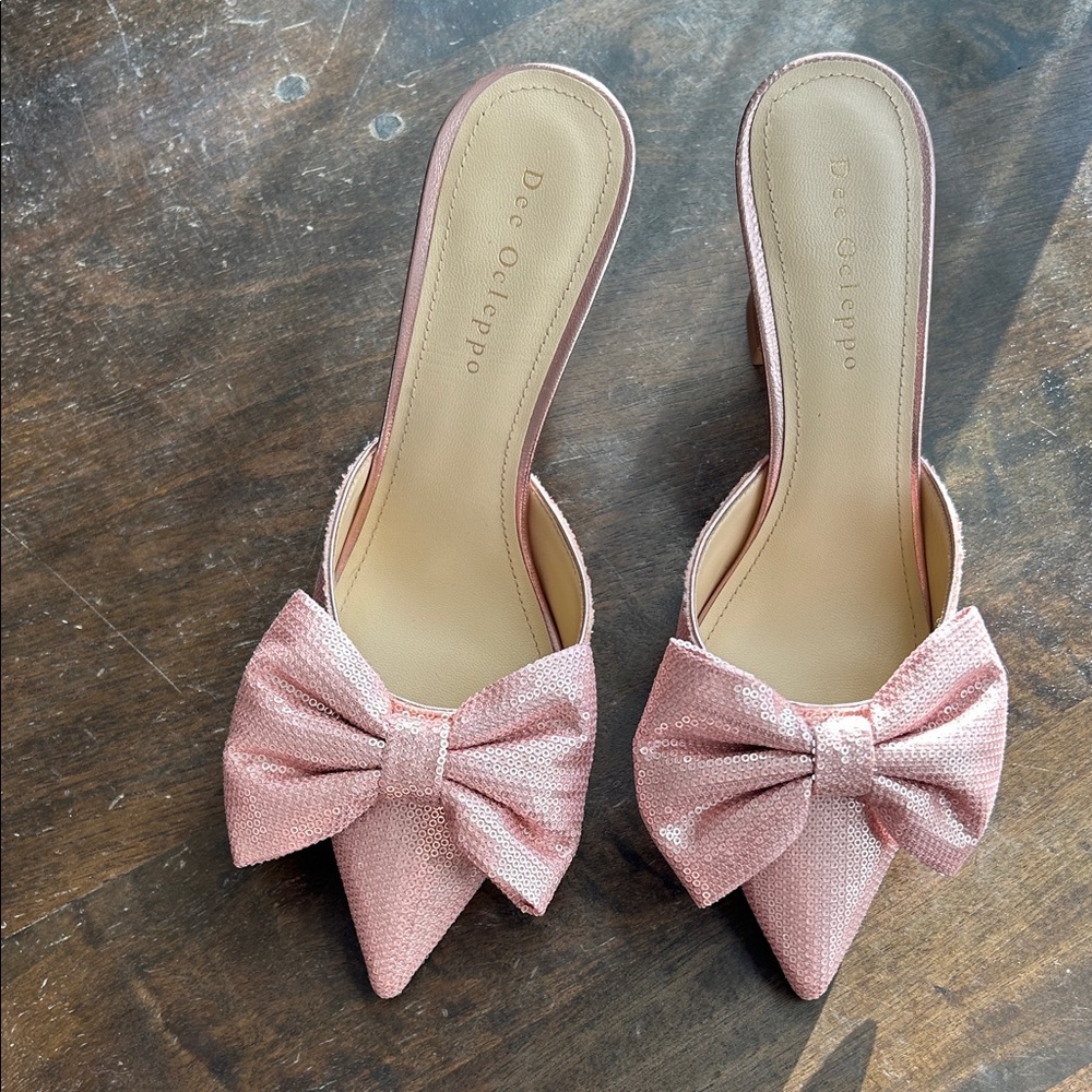 Dee Ocleppo Pink Bow Heels NWOT